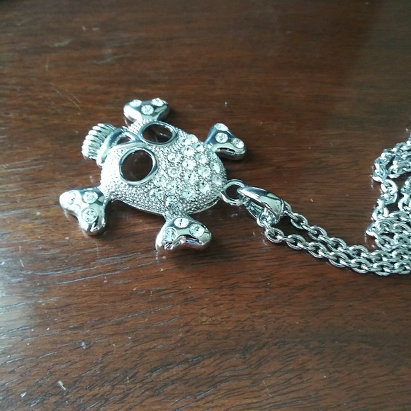 Large Skeleton Head with Crystals Necklace - Picture 4 of 8